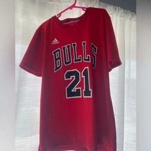 Boys 10/12 Bulls Jimmy Butler Adidas t-shirt - Picture 1 of 4