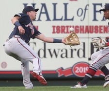   ATLANTA BRAVES SUPERSTAR AUSTIN RILEY 8X10 PHOTO W/BORDERS MLB