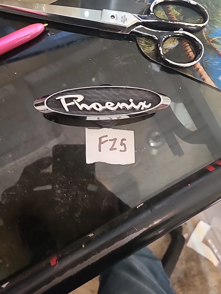 Emblema Dodge Phoenix 1960 de colección OEM Mopar 2080985 Bin FZ5 Foto 1 de 4
