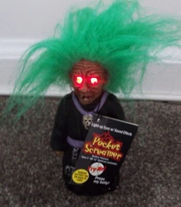 Halloween Spaventoso Urlatore Tascabile Urlatore Mostro ZOMBIE Illumina Occhi e Suoni - Foto 1 di 6