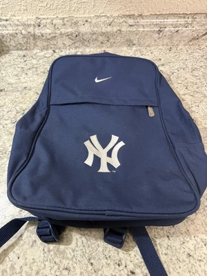 Mochila Bordada De Colección Nike Team MLB New York Yankees Azul Nylon RARA Años 90 Usada en Excelente Condición Foto 1 de 4