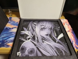 Alfombrilla de ratón de vidrio premium GLSSWRKS Kazemi 500x500 mm oscura exclusiva de Japón - Imagen 1 de 4