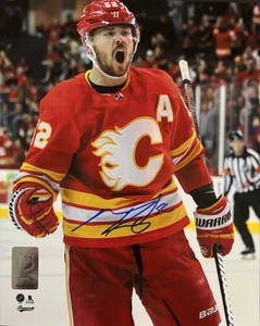 Mackenzie WEEGAR Signed 8x10 Photo! CALGARY FLAMES ALL STAR D MAN W/COA - Bild 1 von 3
