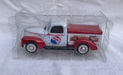 Ford Pepsi Cola 1940 diecast vintage Golden Wheel escala 1/24 Foto 1 de 4