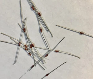 Vendedor de EE. UU. 24 piezas 1N4148 diodos de conmutación rápida de señal pequeña 100 V - NUEVO - Imagen 1 de 5