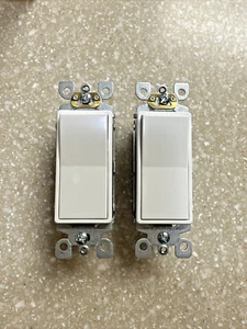 Leviton Weiß Wippschalter 15A 120V Kabel Steck- oder Steckerschrauben 2 Stück - Bild 1 von 2