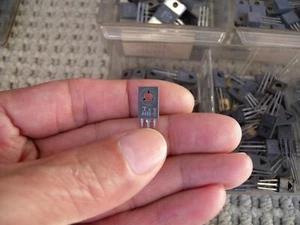 4 PCS. NPN TRANSISTORS 2SC495-Y/C495-Y. NEW. ORIGINAL JAPAN. - Picture 1 of 3