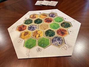 Catan Sea Frame Replacement Pieces (6) with harbor pieces