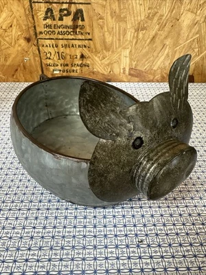 Maceta de metal galvanizado con forma de cerdo decoración de granja Foto 1 de 4