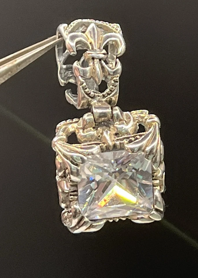 Colgante Uptown de plata esterlina 925 circonita cúbica flor de lis corte ceniza Silpada? LEER Foto 1 de 4