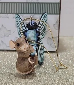 Bezaubernde Schwänze "Hangin' On to a Good Friend" Ornament F&F #88/116 - Bild 1 von 9