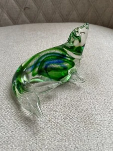 VINTAGE ART GLASS CLEAR GREEN BLUE COLOR SEAL SEA LION PAPERWEIGHT FIGURINE - Picture 1 of 2