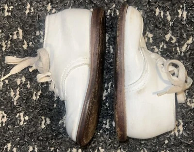 Винтажные детские туфли с жестким низом Stride Rite белые кожаные высокие топы на шнуровке 4D - Изображение 1 из 4