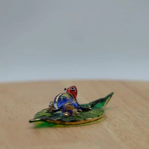 Miniature Figurine Frog On Leaf Glass Hand Blown Collectible Amphibian Gift Deco - Picture 1 of 8