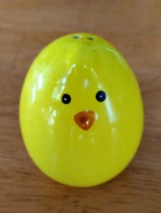 Gelber Baby Küken Salz (oder Pfefferstreuer)! Keramik in Eierform! *TOP Zustand! - Bild 1 von 4