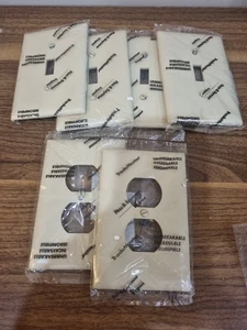 4 Light Switch And 2 Outlet Wall Plates - Picture 1 of 3