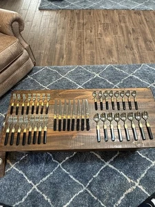 Mikasa Laslo Edelstahl Besteck Schwarz Mid Century Gold Japan 40 Teile Servieren 8 - Bild 1 von 10