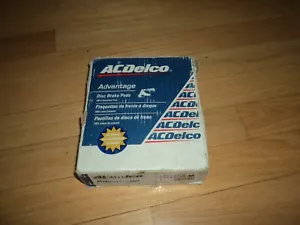 Front Brake Ceramic Pads For 1993-1995 THUNDERBIRD - Picture 1 of 3