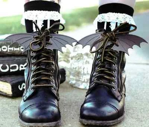 Schnürfledermausflügel / Stiefel / Punk / Mode / Unikat / Mädchen / Gothic / Ästhetik / - Bild 1 von 5