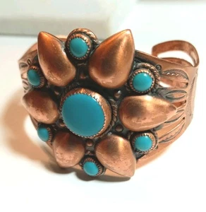 Vintage 70er Jahre Synth. Türkis Blumen Manschette Armband gemarkt massiv Kupfer Größe 6,75" - Bild 1 von 5