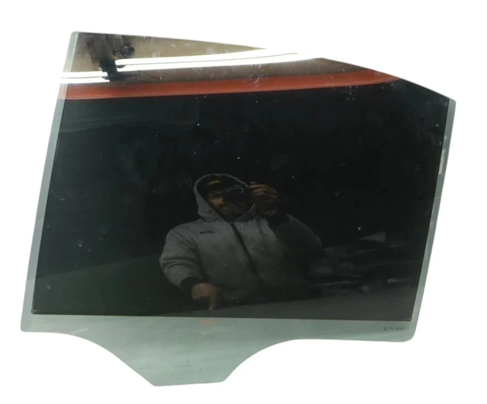 08-14 Mercedes C250 C350 W204 Puerta Trasera Lateral Izquierda Ventana Cristal 2047350300 OEM Foto 1 de 4