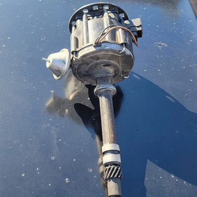 Delco Remy Chevy / GMC Distributor 1103239 6L24 - Image 1 of 4
