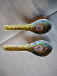 Vintage Chinese Mun Shou Imperial Yellow Medium Soup Spoons - Picture 1 of 2