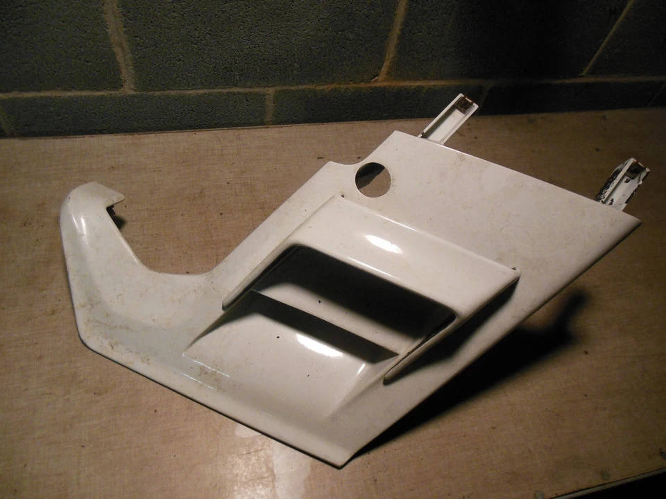 88 BMW K100 K 100 RS RT inferior izquierdo carenado delantero panel plástico ventilaciones blanco Foto 1 de 1