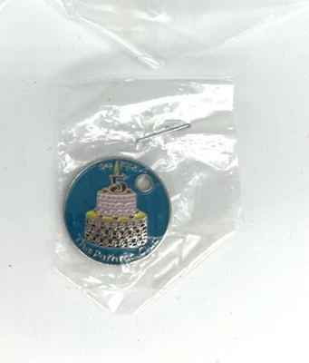 Menge 7 Pathtags.com Geocoins - Sept 2012 Geburtstagstorte Pathtags Club Geocache - Bild 1 von 2