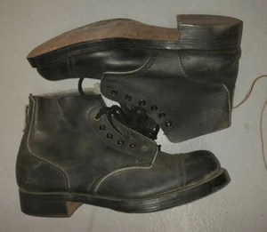BLACK LEATHER ANKLE BOOTS - ORIGINAL PAIR AUSTRALIAN ARMY BOOTS SIZE 7 1/2 NEW - Picture 1 of 3
