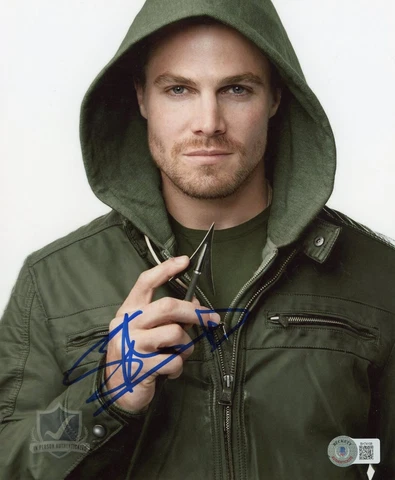 Stephen Amell ARROW Signed 10x8 Photo Beckett Certified BH74108 Cover