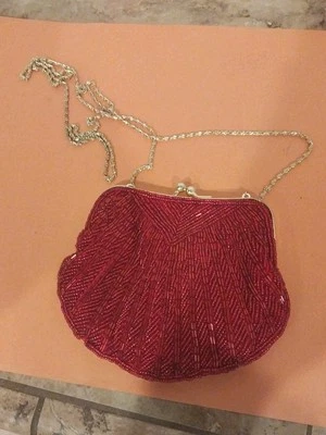 Cartera/bolso de mano rojo con cuentas Glamor Core Clamshell Foto 1 de 4