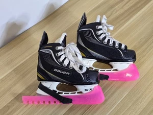 Pattini da hockey su ghiaccio Nike Bauer Supreme One20 per bambini Y9 R. Lightspeed Pro. TUUK Acciaio - Foto 1 di 9