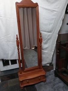 Freistehender Kiefer Spiegel mit Schublade - Bild 1 von 9