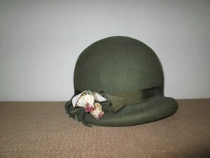 Vtg Women's APRIL CORNELL Olive Felt Bowler Gatsby Hat w/ Flower Embellishment - Picture 1 of 6