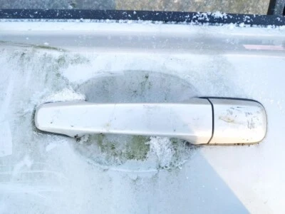 Volvo V50 2005 Door Handle Exterior, front left side used, Genuine #1505708-19 Foto 1 de 3