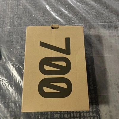 Adidas Yeezy 700 MNVN Geode Boost Talla 10.5 Hombre Tenis 2022 GW9526 Foto 1 de 4