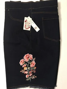 The Pioneer Woman Pull-On Embroidered Bermuda Jean Short**Size: XXXXL*Frayed Hem - Picture 1 of 2