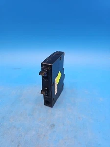Square D QOT1515 1 Pole 15 Amp Tandem Circuit Breaker. No Hook - Picture 1 of 6