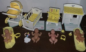 MY MINI BABY~ Zuru 5 Surprise Mini Brands~ 4 Yellow Furniture Sets & Babies - Bild 1 von 1