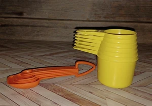 VTG Tupperware Measuring Spoons & Cups Sets Orange Yellow - Picture 1 of 7