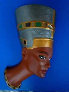 K1-12 Skulptur NOFRETETE 20 cm HANDBEMALT Wormser Terra Sigillata Wandmaske RAR - Bild 1 von 10