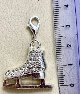 Schlittschuh Charm Anhänger Silber Farbe Zirkonia - Bild 1 von 3
