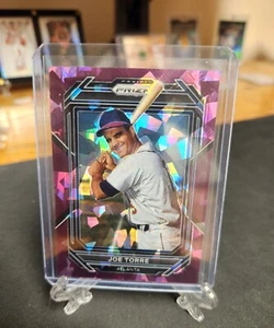 Joe Torre 2023 Prizm Baseball Viola Cracked Ice Prizm #292 Atlanta Braves SSP - Foto 1 di 2