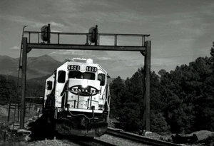 Vintage 5x3.5  Train Photograph - Picture 1 of 2