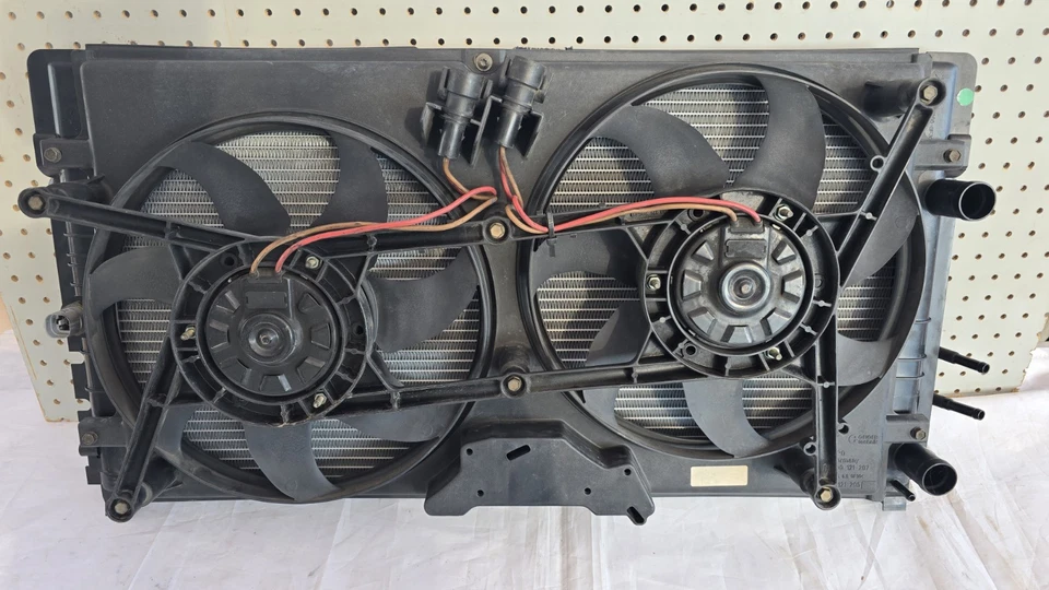✅ 96-03 Juego de radiadores principales OEM Volkswagen VW Eurovan T4 con conjunto de carcasa de ventilador Foto 1 de 4