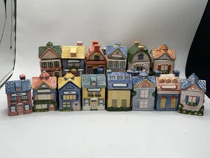 Juego de 14 tarros de especias de cerámica para casa de colección de cabaña vintage Avon con etiquetas - Imagen 1 de 6