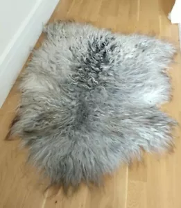 Natürlicher grauer Lammfell Teppich ~ 100% natur ~ nicht gefärbt ~ isländisch ~ weich ~ Luxus - Bild 1 von 10