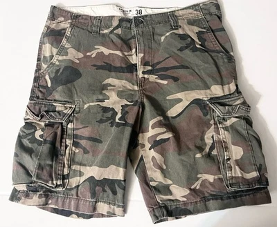 Old Navy Broken-In Cargo Short Mens Size 38 Green Camouflage Classic Length - Image 1 of 4