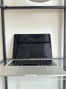 MacBook Pro 13” (2016, 2x Thunderbolt 3) – Defective / Boots – No Charger - Afbeelding 1 van 8